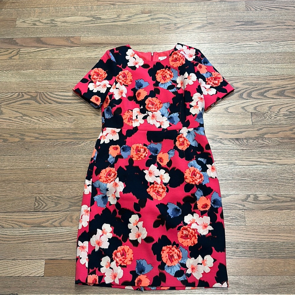 Very flattering J.Crew work dress.